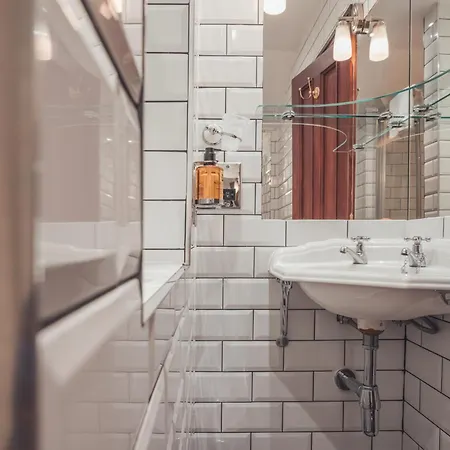Broadoaks Boutique 5*