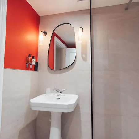 Broadoaks Boutique 5*